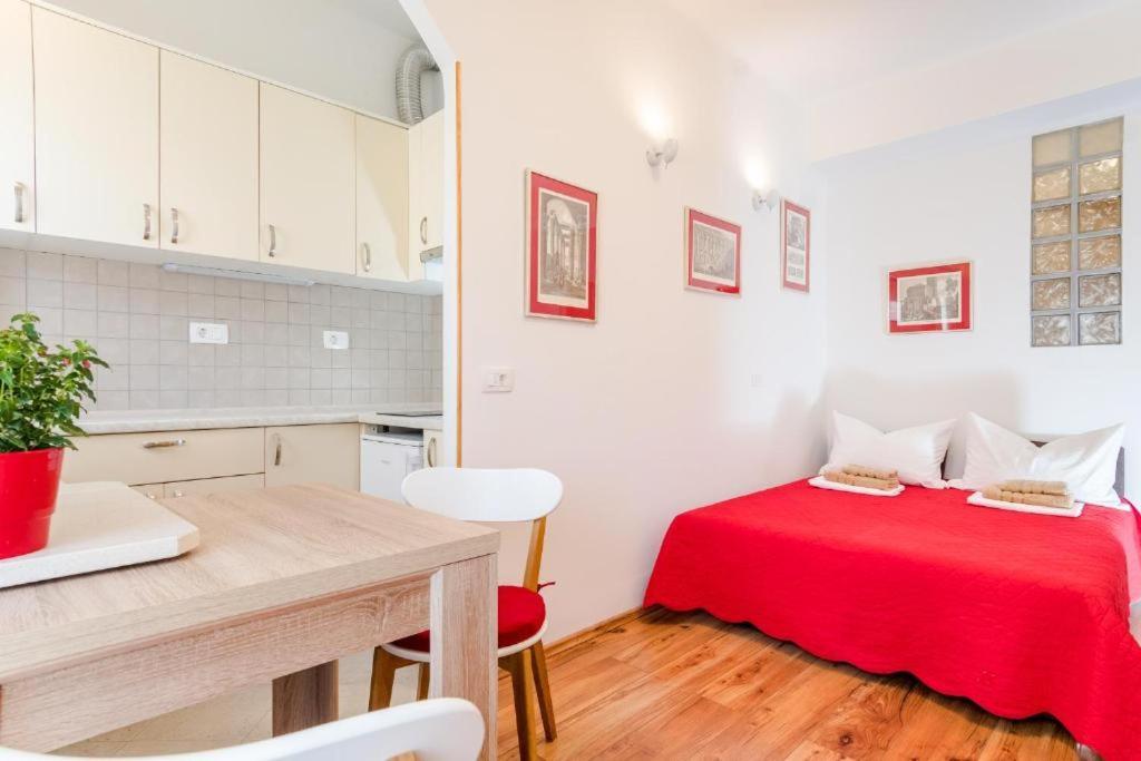 Apartments Yoe Сплит Экстерьер фото